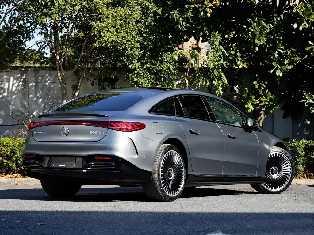 Mercedes-Benz EQS AMG — фото 8