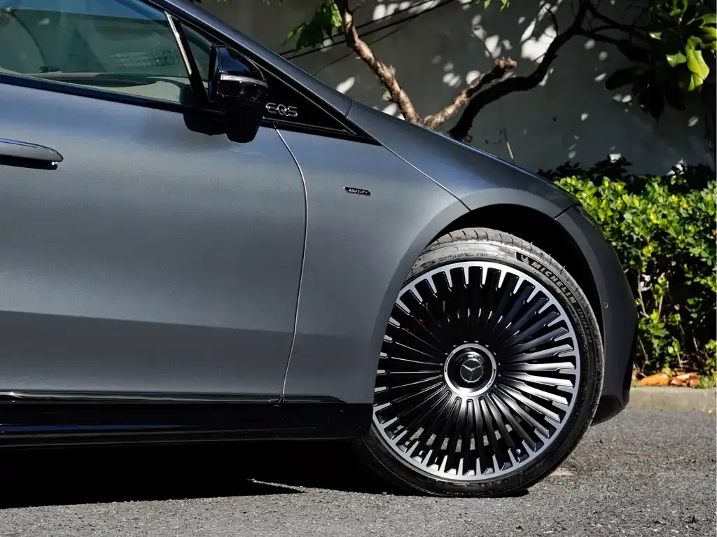 Mercedes-Benz EQS AMG — фото 9