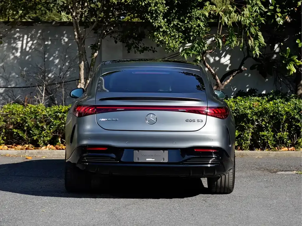 Mercedes-Benz EQS AMG — фото 10