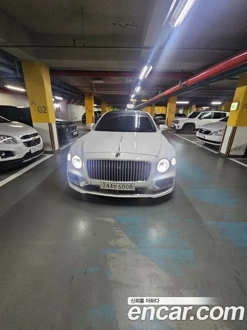 Bentley Flying Spur — фото 1