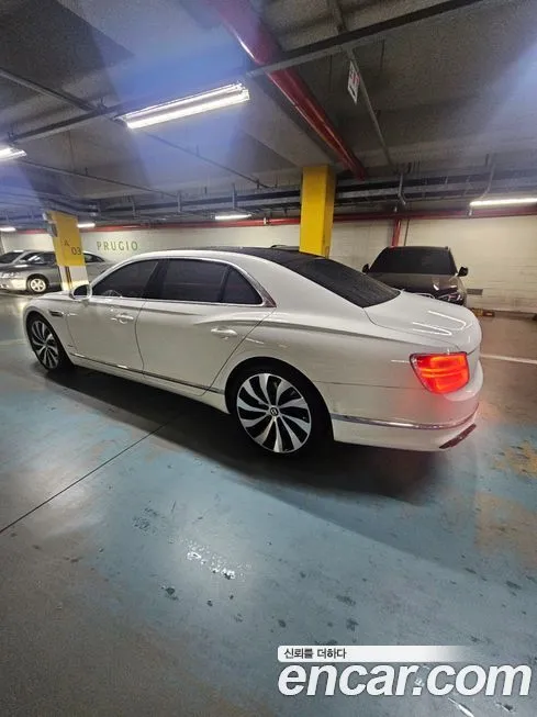 Bentley Flying Spur — фото 3