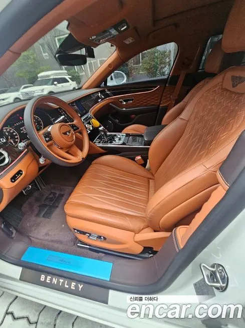 Bentley Flying Spur — фото 4