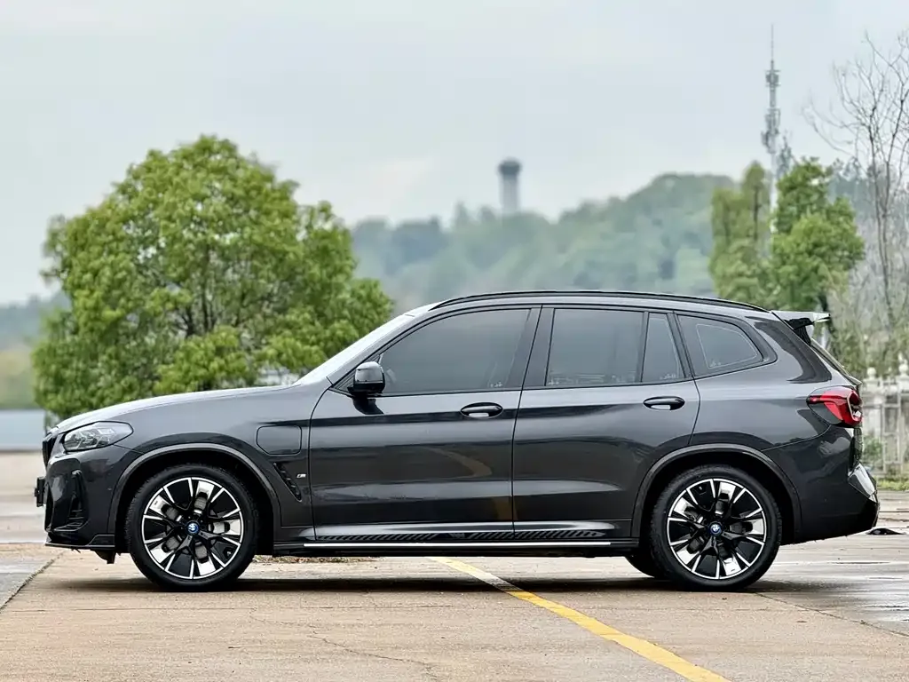 BMW iX3 — фото 6