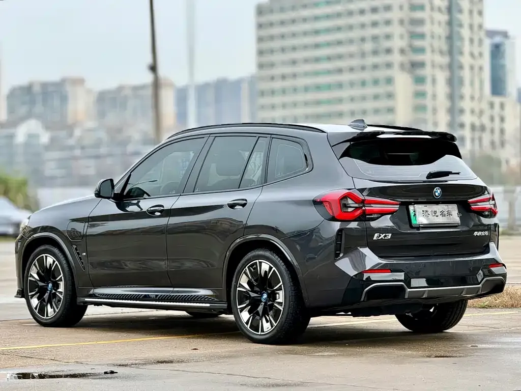 BMW iX3 — фото 10