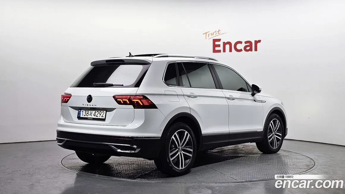 Volkswagen Tiguan — фото 10