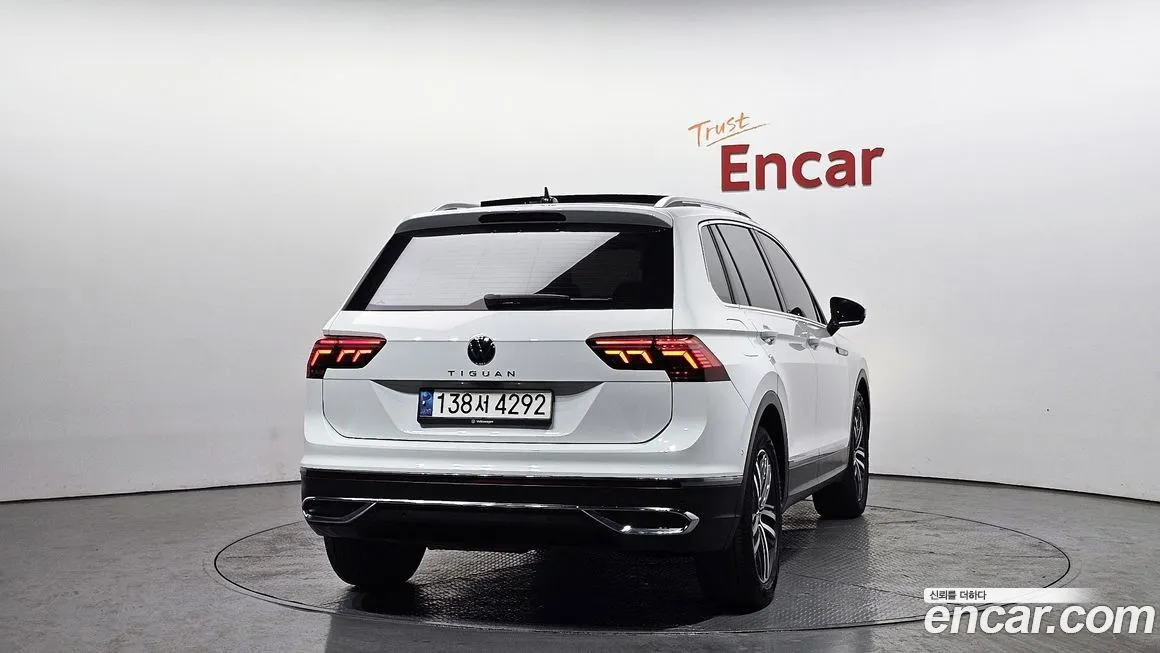 Volkswagen Tiguan — фото 8
