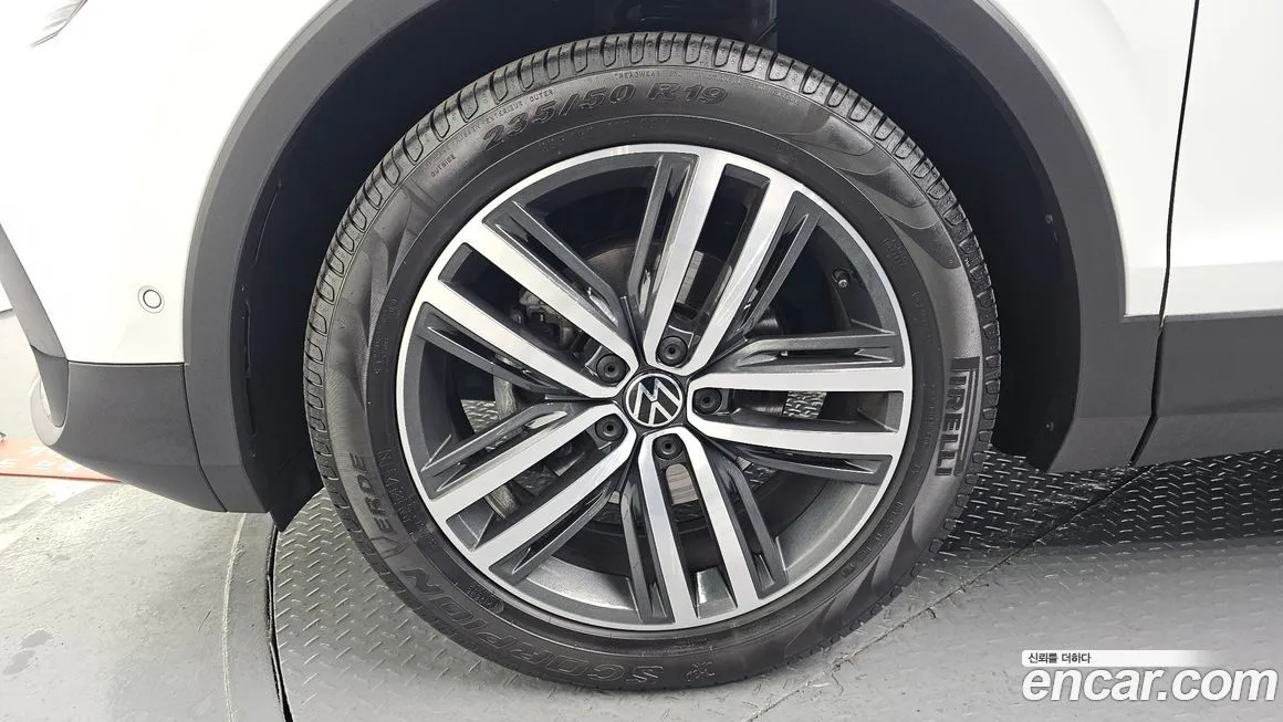 Volkswagen Tiguan — фото 4