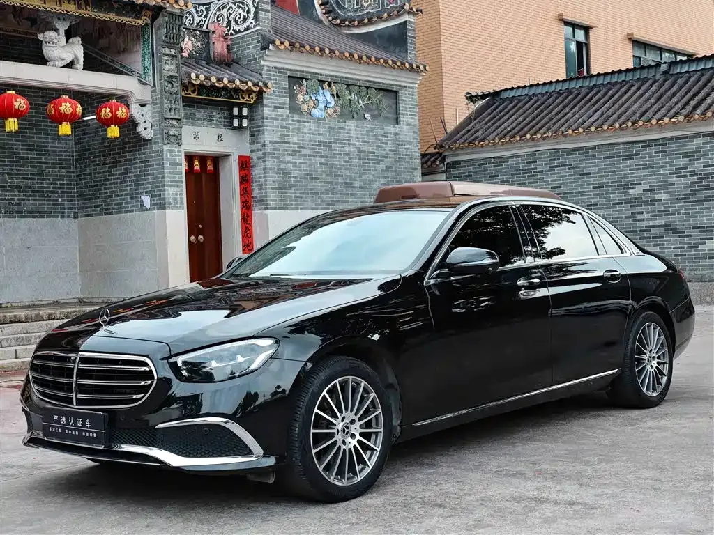 Mercedes-Benz E-Class — фото 1