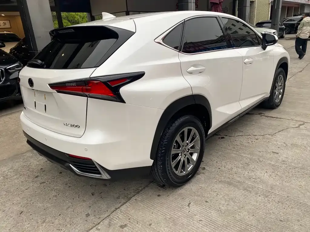 Lexus NX — фото 4