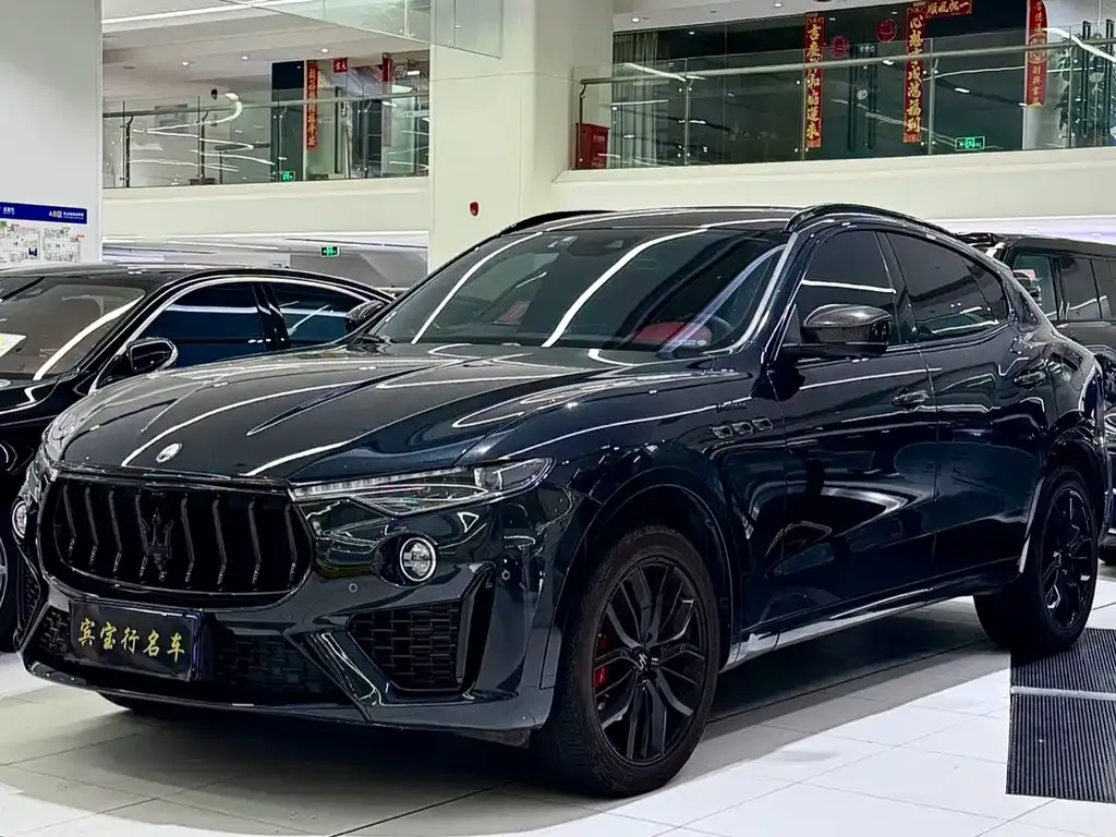 Maserati Levante — фото 1