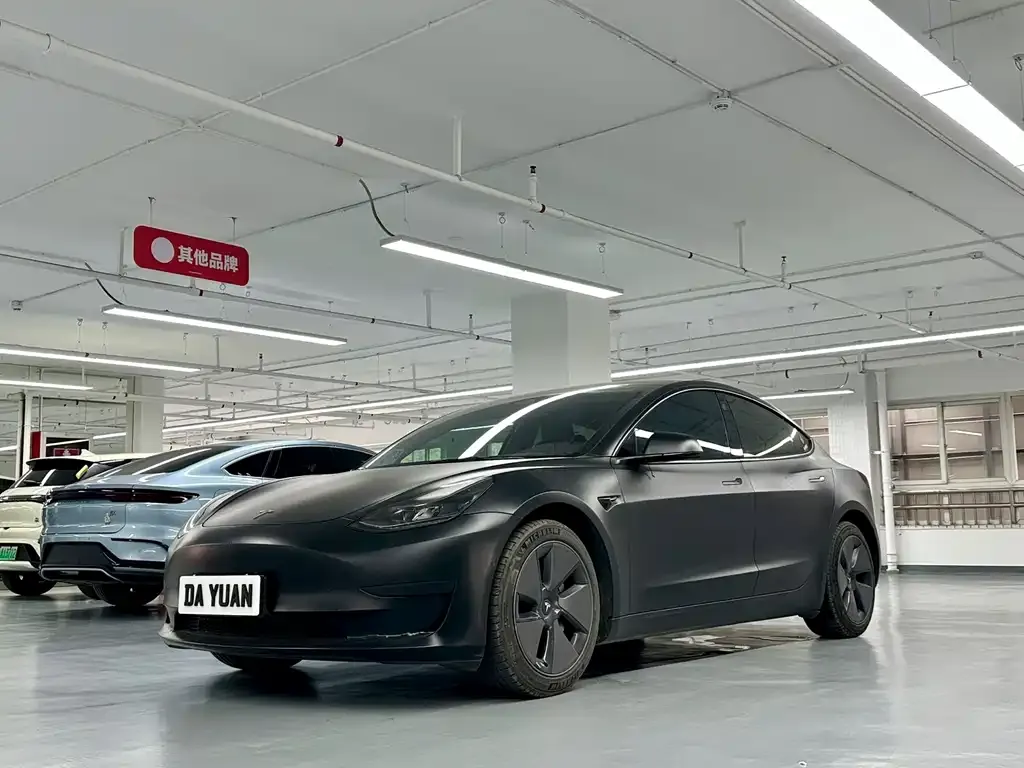Tesla Model 3 — фото 1