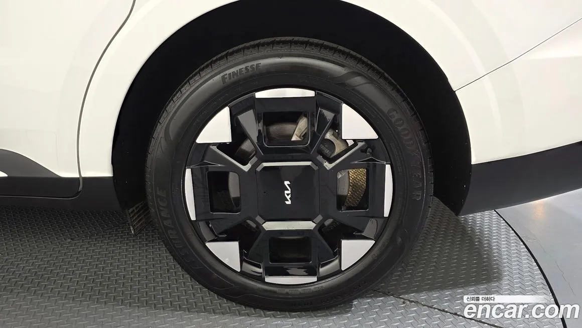 Kia Carnival — фото 10