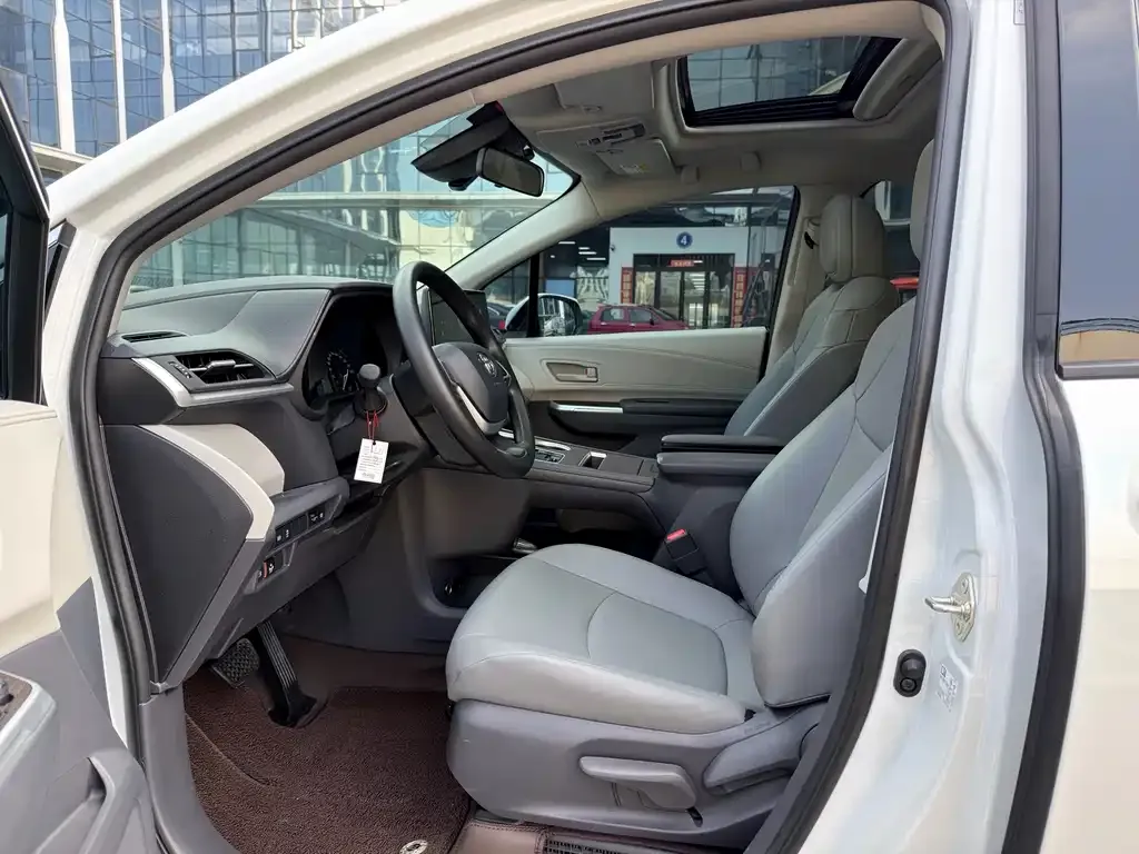 Toyota Granvia — фото 9