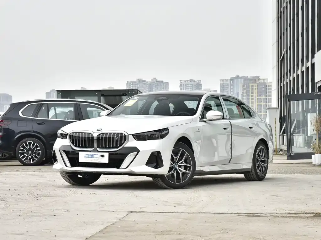 BMW i5 — фото 1