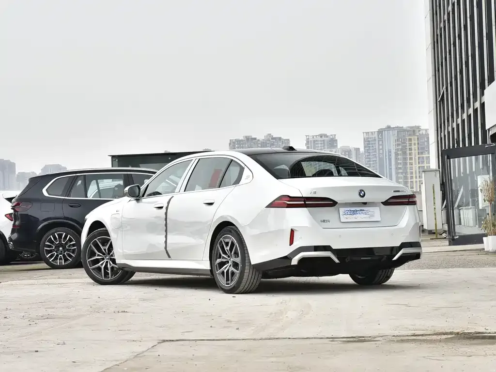 BMW i5 — фото 2
