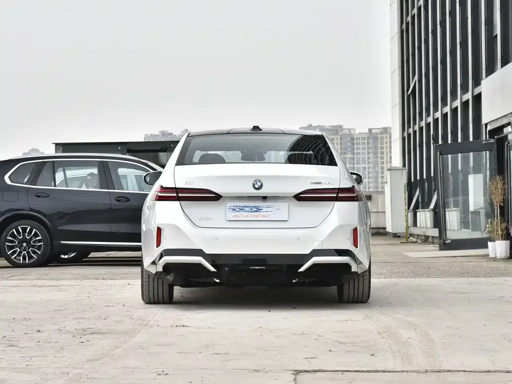 BMW i5 — фото 10