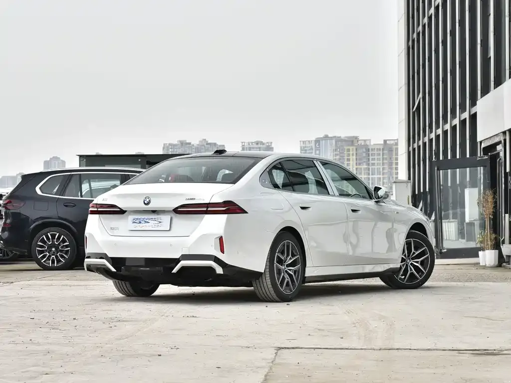 BMW i5 — фото 9