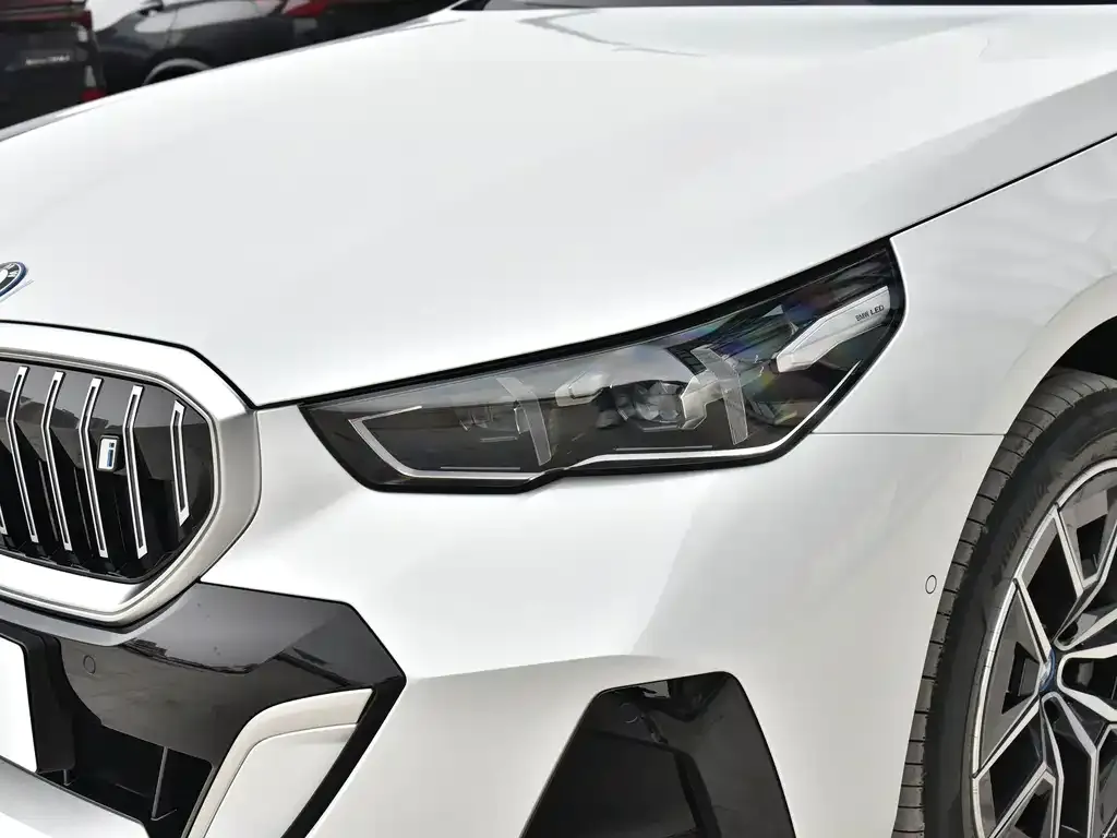 BMW i5 — фото 3