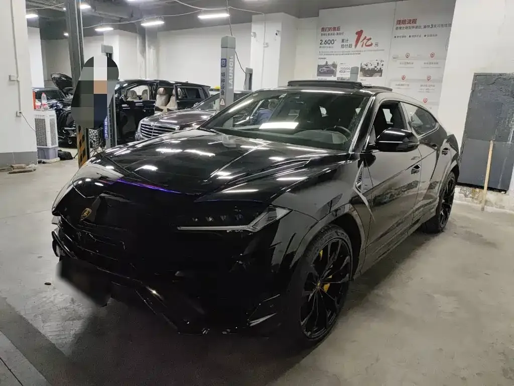 Lamborghini Urus — фото 1