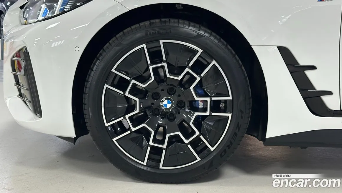 BMW i4 — фото 3