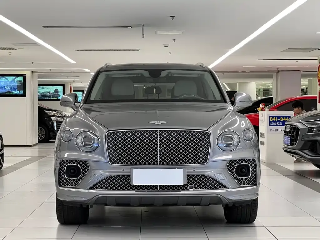 Bentley Bentayga — фото 10
