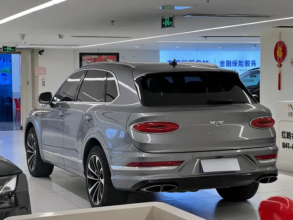 Bentley Bentayga — фото 8