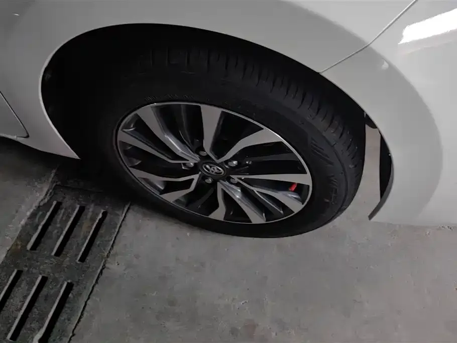 Toyota Corolla Hybrid — фото 3