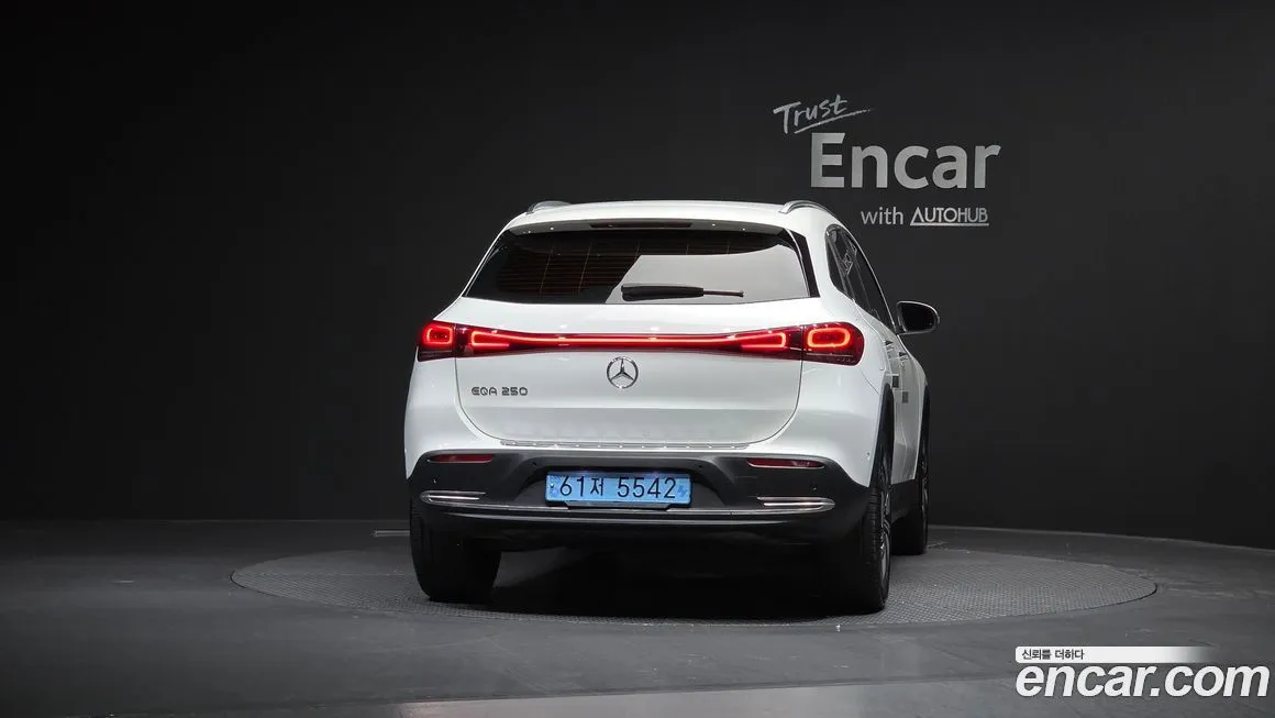 Mercedes-Benz EQA — фото 7