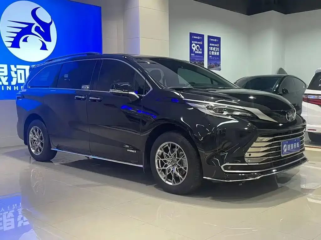 Toyota Sienna — фото 2