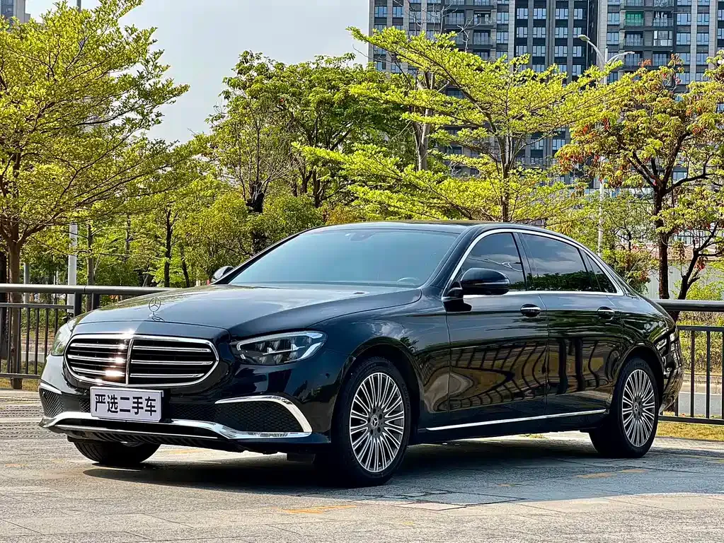 Mercedes-Benz E-Class — фото 1