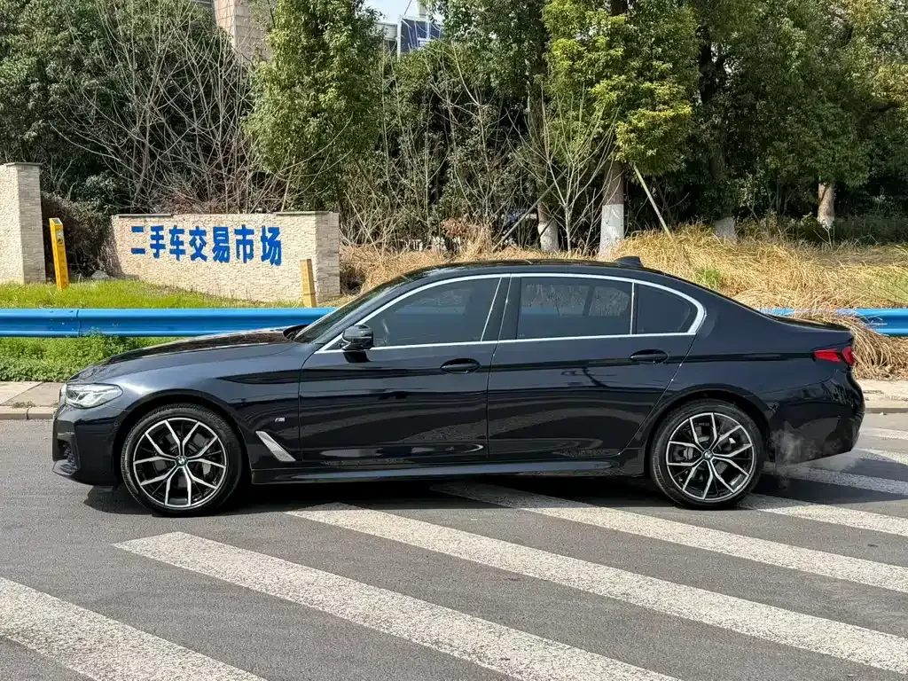 BMW 5 Series — фото 9