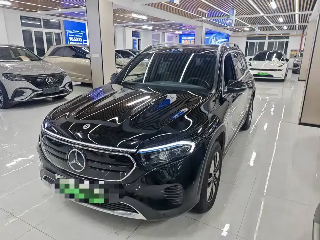 Mercedes-Benz EQB — фото 1