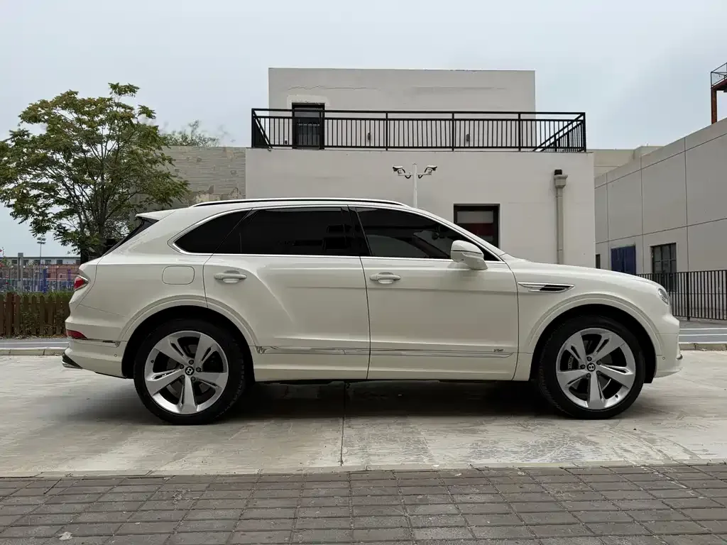 Bentley Bentayga — фото 10