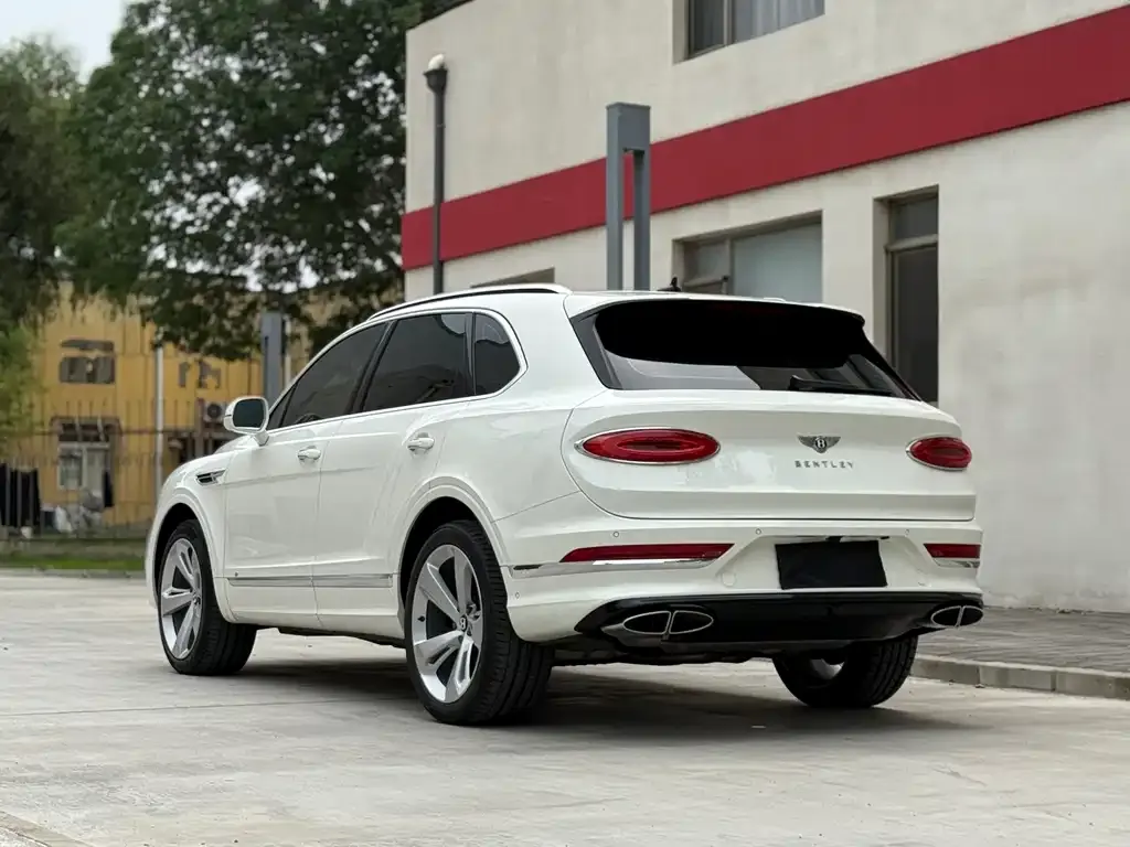 Bentley Bentayga — фото 9