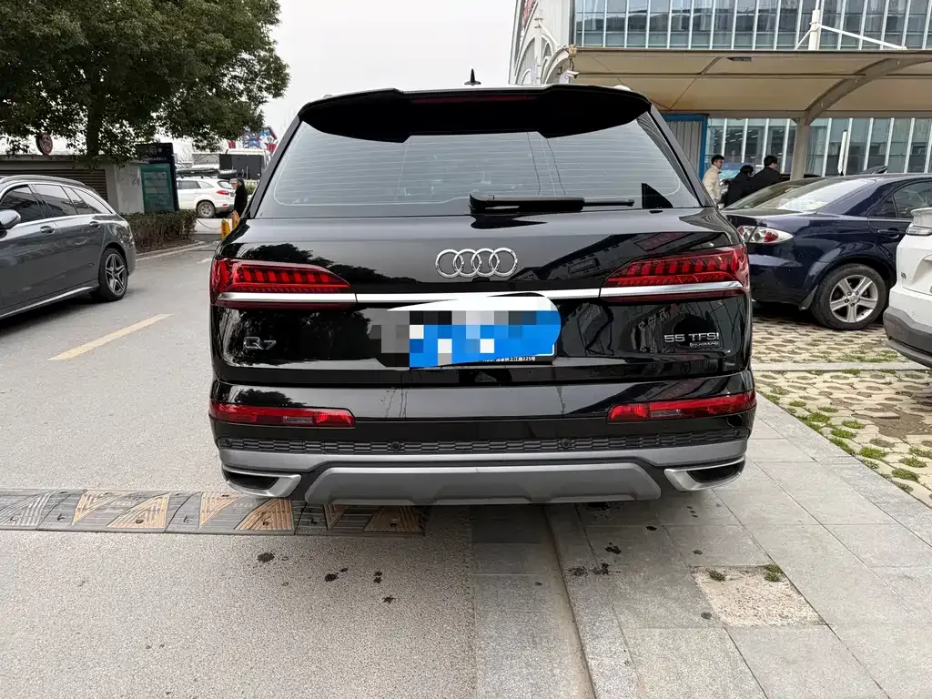 Audi Q7 — фото 10