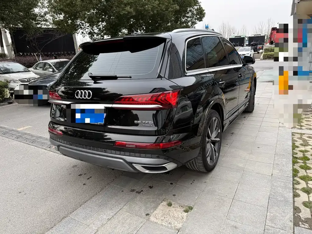 Audi Q7 — фото 6