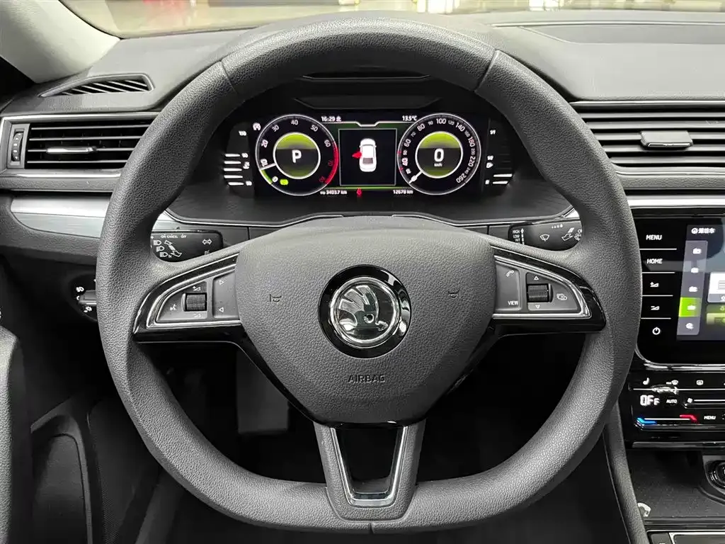 Skoda Superb — фото 9