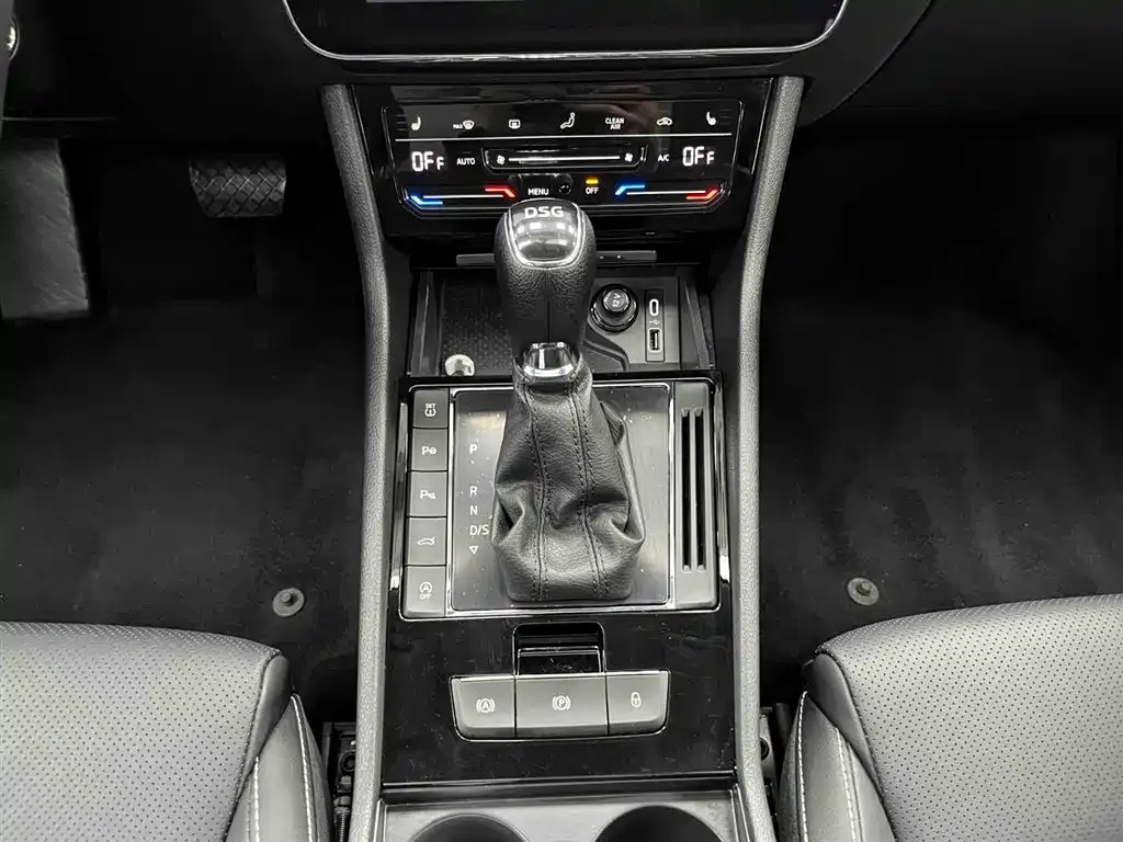 Skoda Superb — фото 8