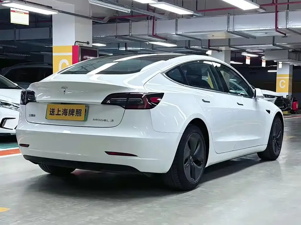 Tesla Model 3 — фото 10