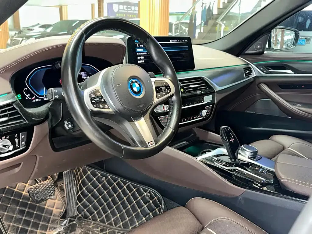 BMW 5 Series New Energy — фото 9