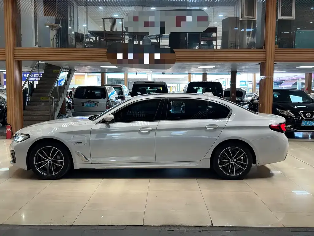 BMW 5 Series New Energy — фото 10