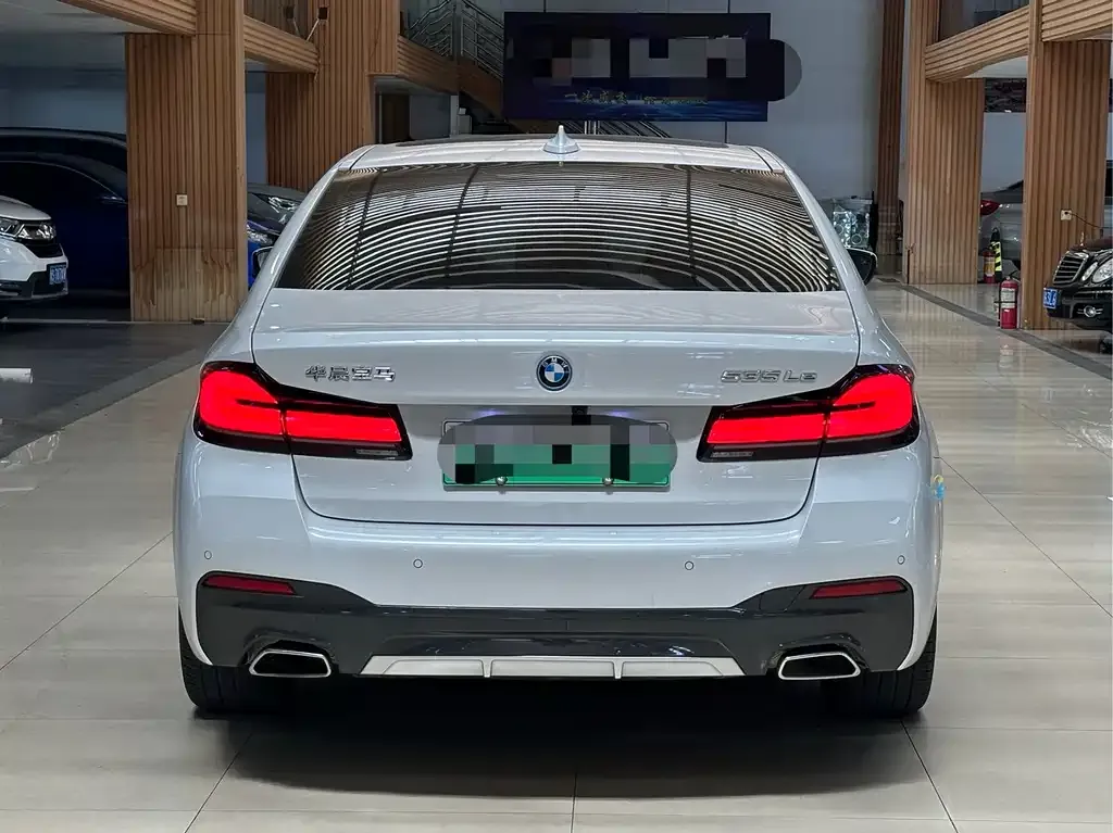 BMW 5 Series New Energy — фото 7