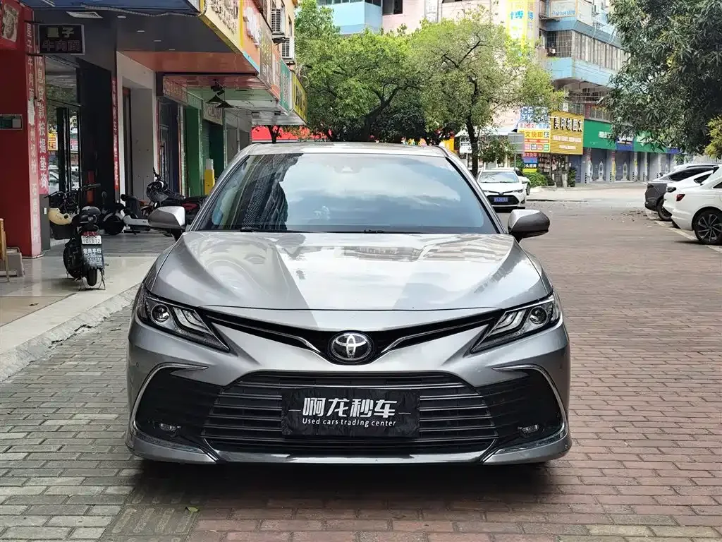 Toyota Camry — фото 9