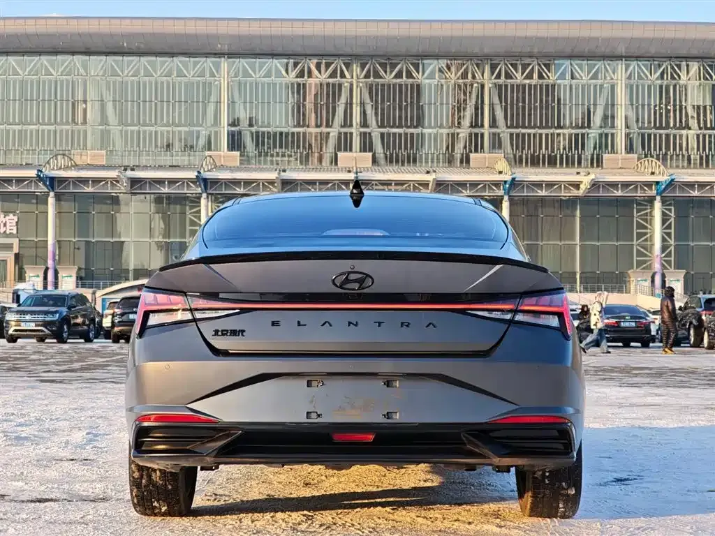 Hyundai Elantra — фото 7