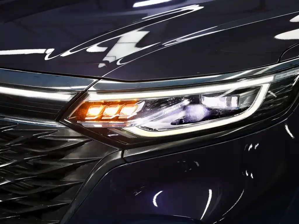 Roewe iMAX8 — фото 2