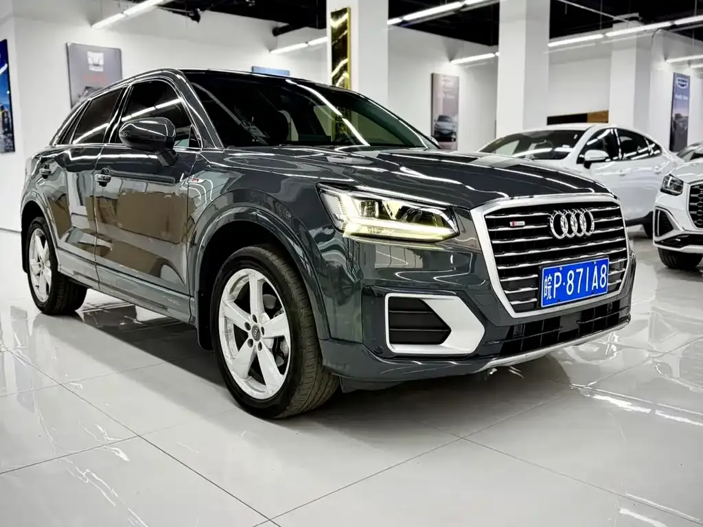 Audi Q2L — фото 8