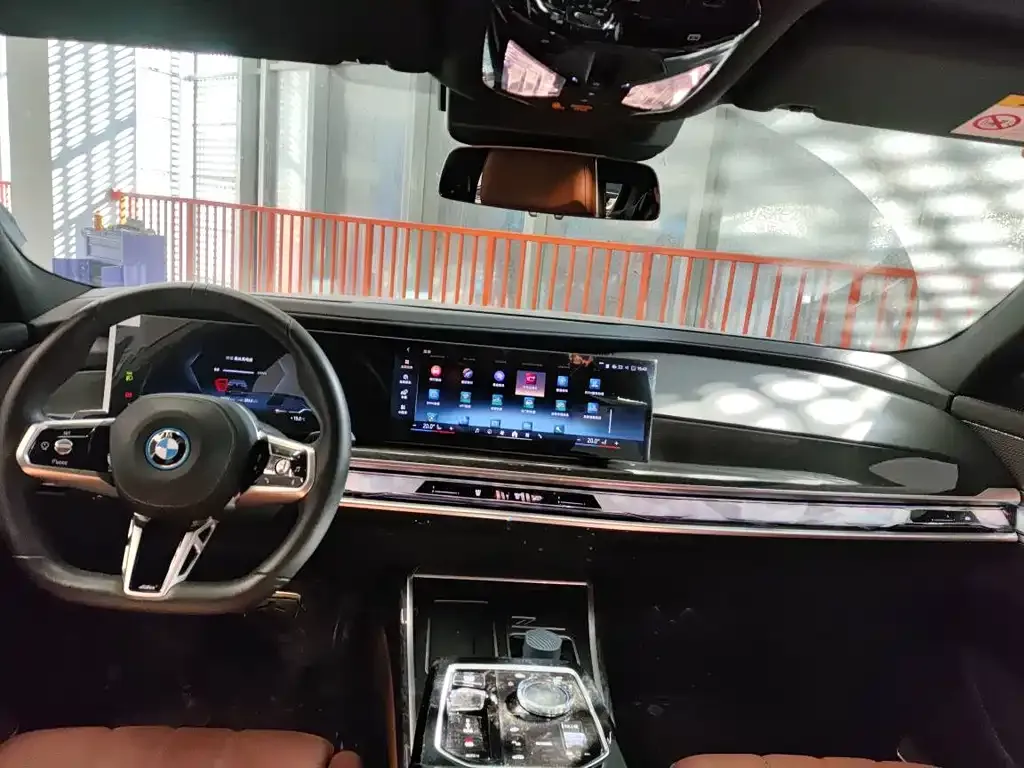 BMW i7 — фото 2