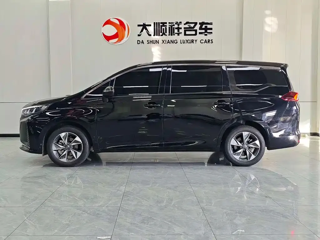 GAC Motor Trumpchi M6 — фото 3