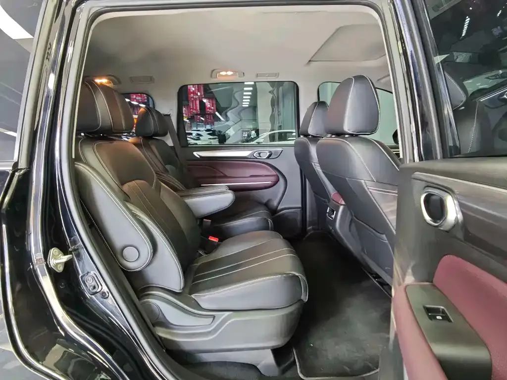 GAC Motor Trumpchi M6 — фото 10