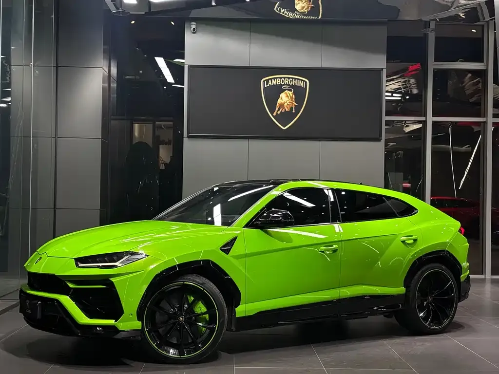 Lamborghini Urus — фото 1